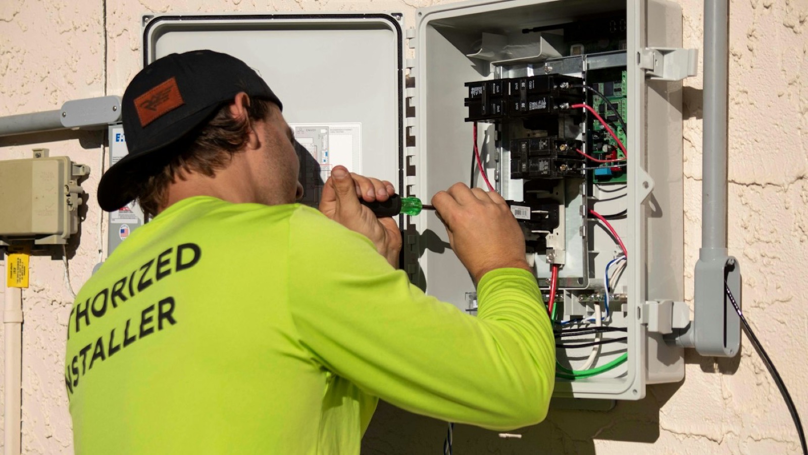 Så får du fler kunder som elektriker: 8 sätt som fungerar 2026
